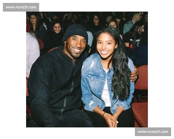 瓦妮莎晒科比旧照，三女儿公园同框，小女儿神似父亲